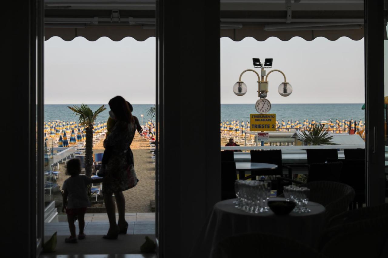 Hotel Boston 3 Stelle Superior Frontemare Lido di Jesolo Exteriör bild