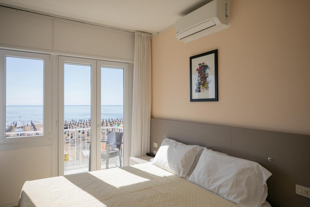 Hotel Boston 3 Stelle Superior Frontemare Lido di Jesolo Exteriör bild