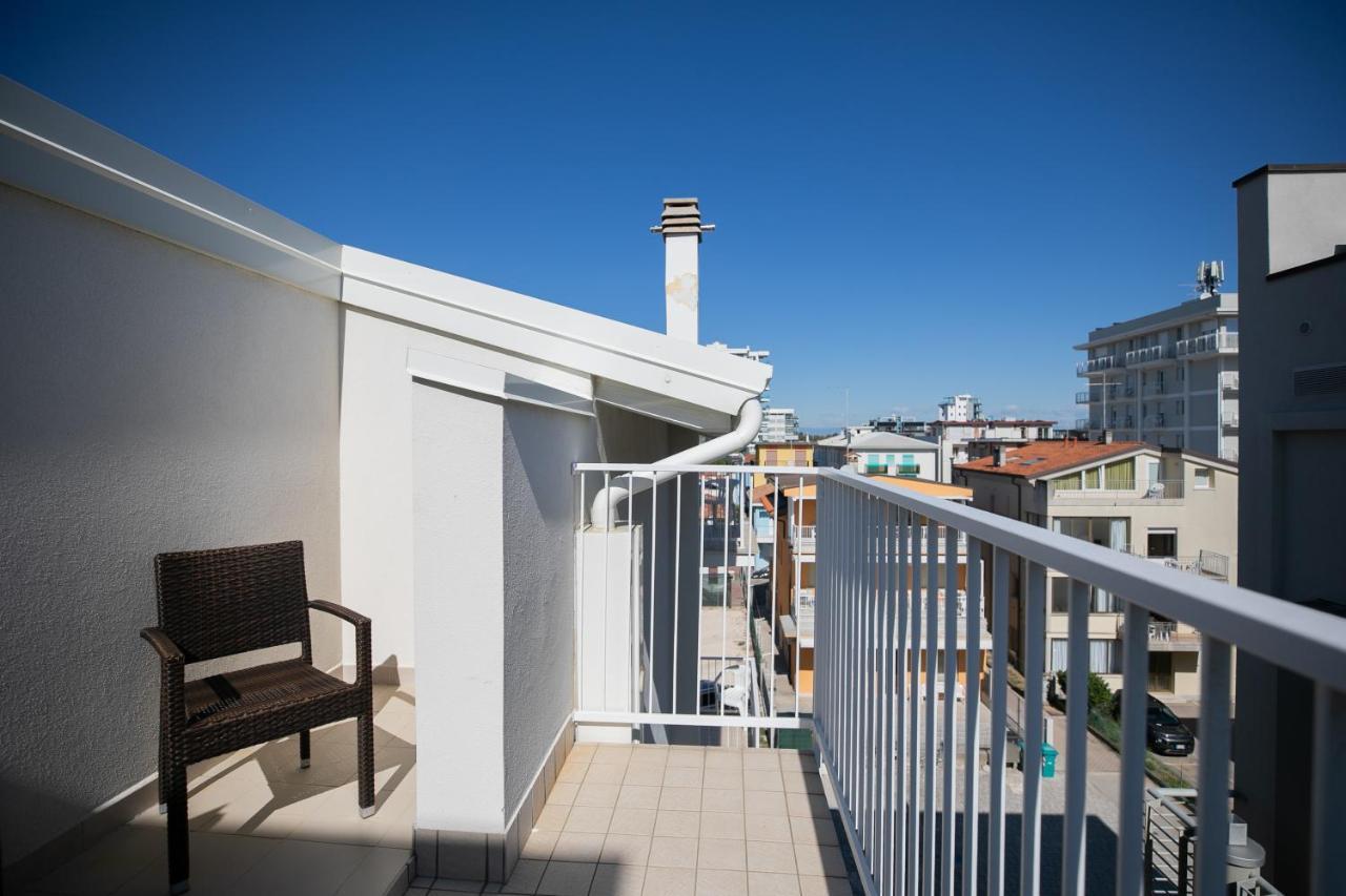 Hotel Boston 3 Stelle Superior Frontemare Lido di Jesolo Exteriör bild