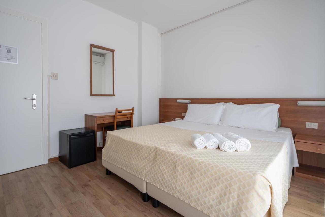Hotel Boston 3 Stelle Superior Frontemare Lido di Jesolo Exteriör bild