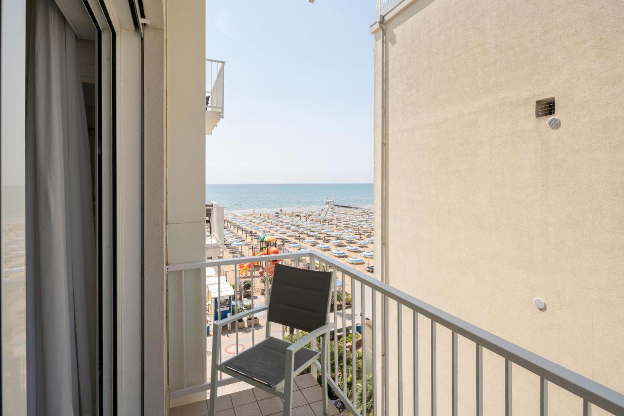 Hotel Boston 3 Stelle Superior Frontemare Lido di Jesolo Exteriör bild