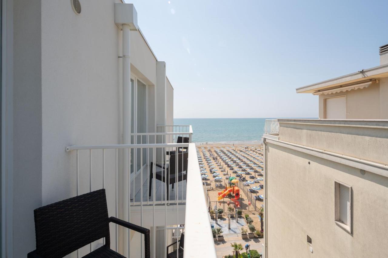 Hotel Boston 3 Stelle Superior Frontemare Lido di Jesolo Exteriör bild