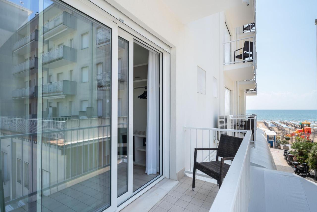 Hotel Boston 3 Stelle Superior Frontemare Lido di Jesolo Exteriör bild