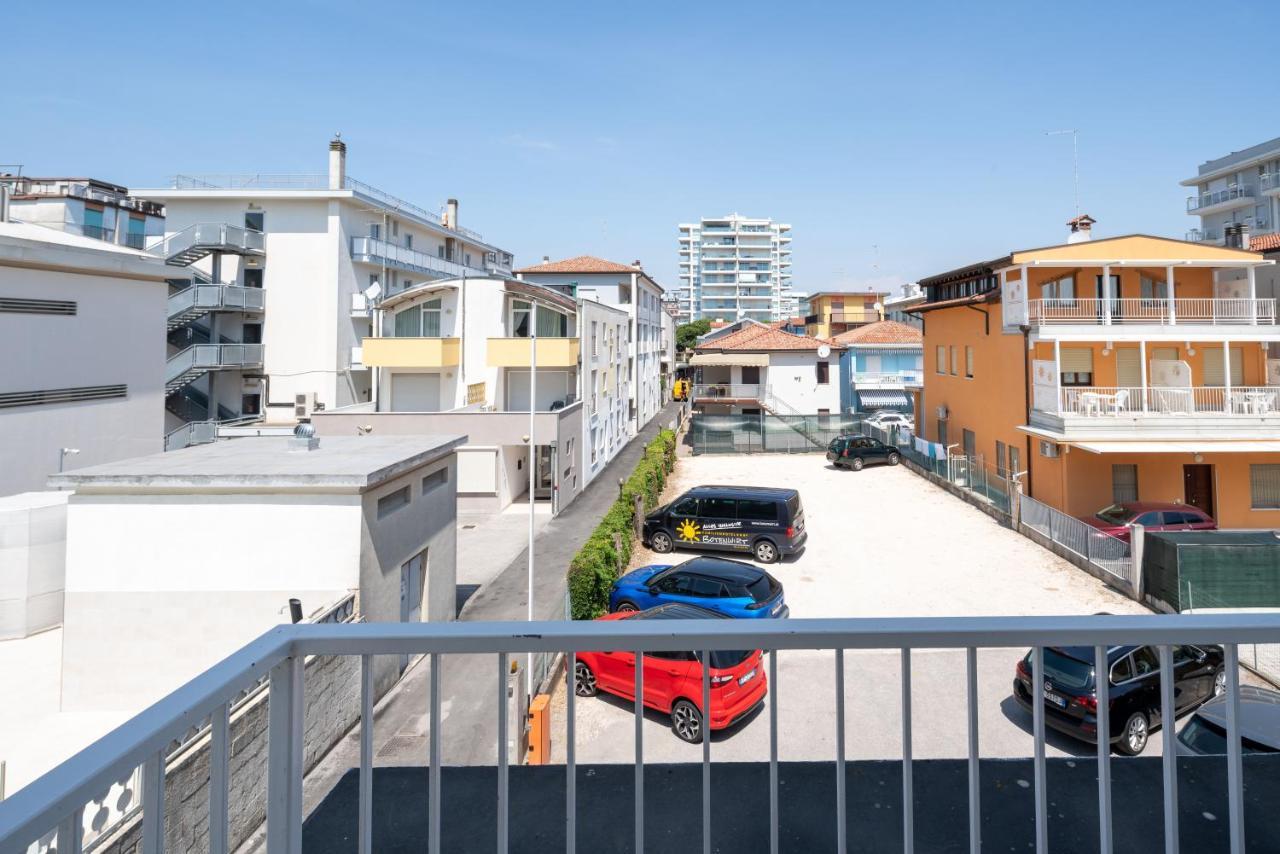 Hotel Boston 3 Stelle Superior Frontemare Lido di Jesolo Exteriör bild