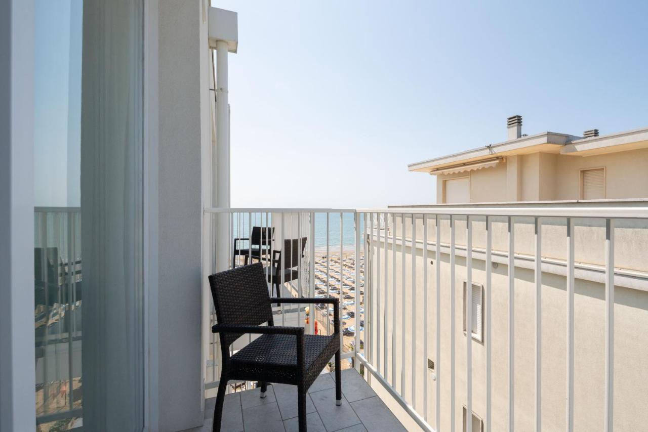 Hotel Boston 3 Stelle Superior Frontemare Lido di Jesolo Exteriör bild