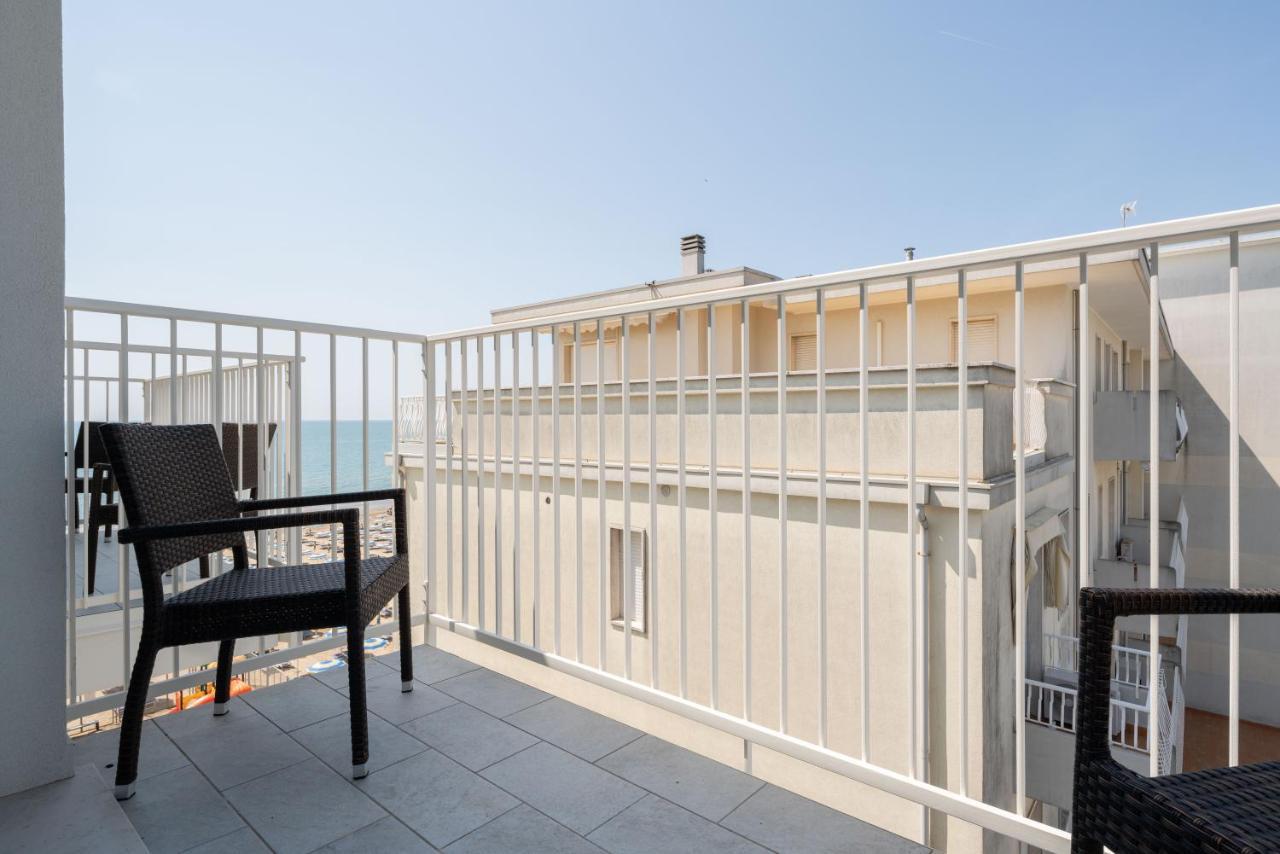 Hotel Boston 3 Stelle Superior Frontemare Lido di Jesolo Exteriör bild