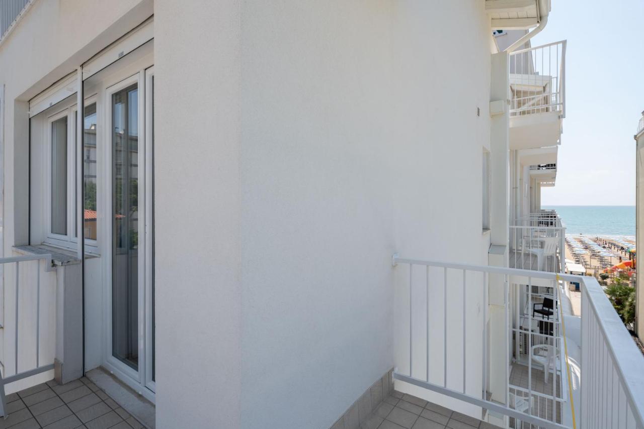 Hotel Boston 3 Stelle Superior Frontemare Lido di Jesolo Exteriör bild