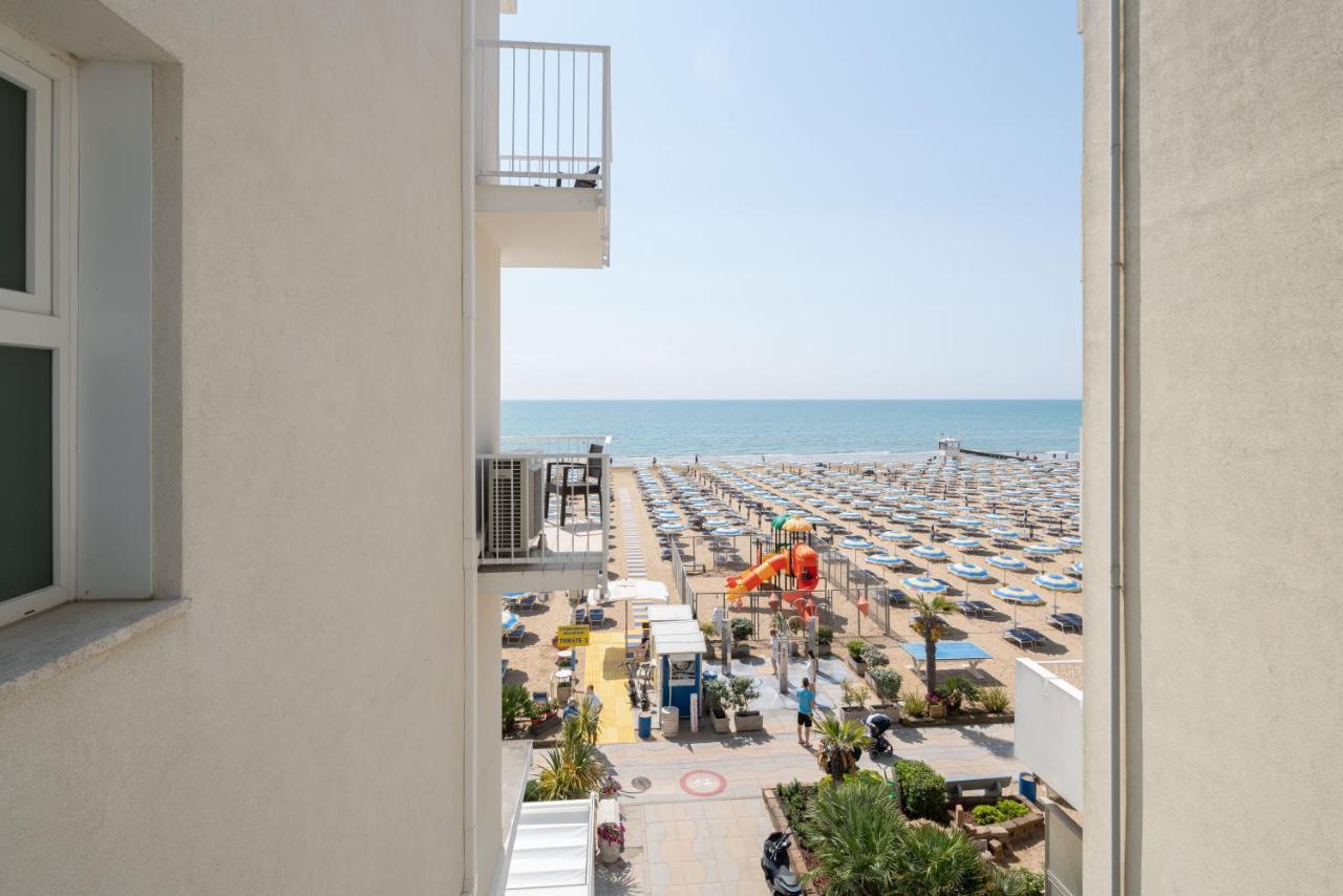 Hotel Boston 3 Stelle Superior Frontemare Lido di Jesolo Exteriör bild
