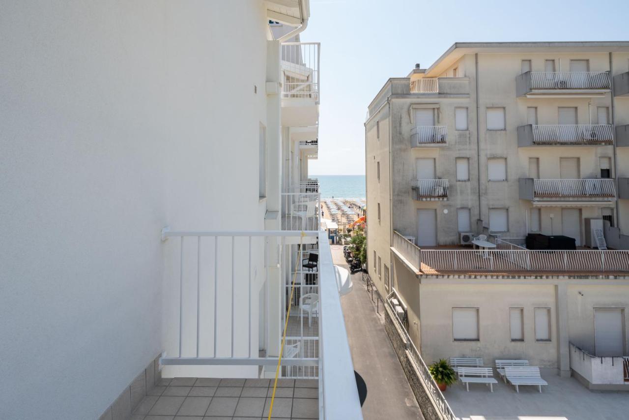 Hotel Boston 3 Stelle Superior Frontemare Lido di Jesolo Exteriör bild