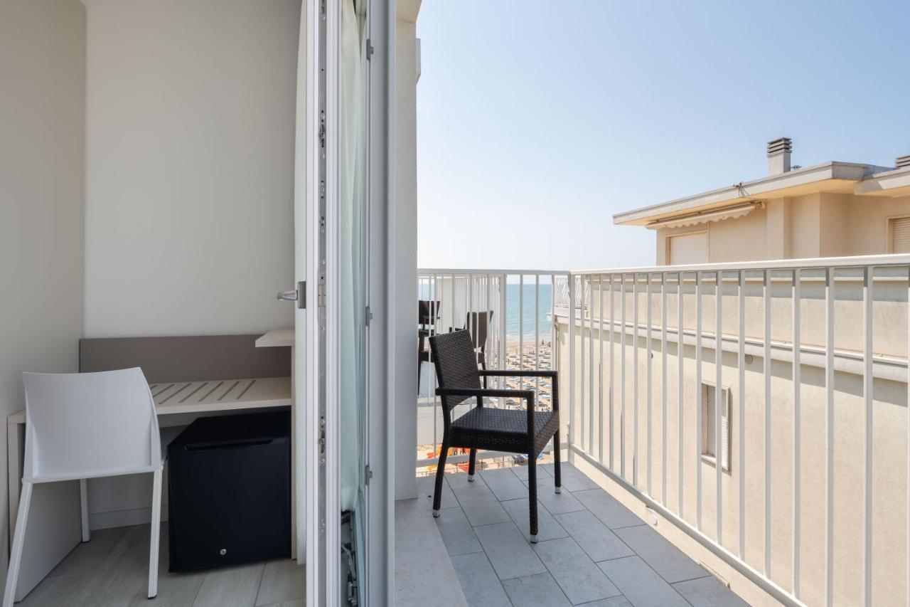 Hotel Boston 3 Stelle Superior Frontemare Lido di Jesolo Exteriör bild