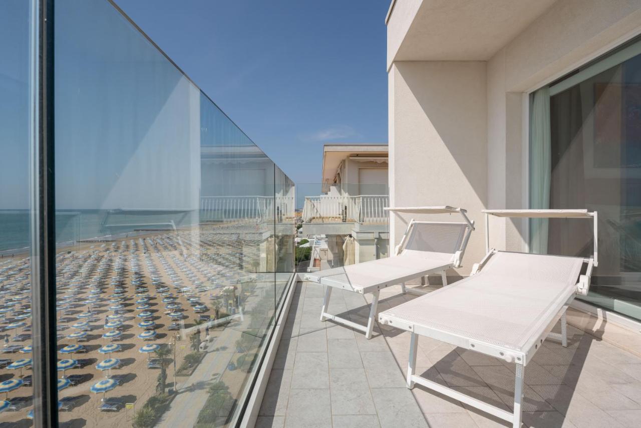 Hotel Boston 3 Stelle Superior Frontemare Lido di Jesolo Exteriör bild