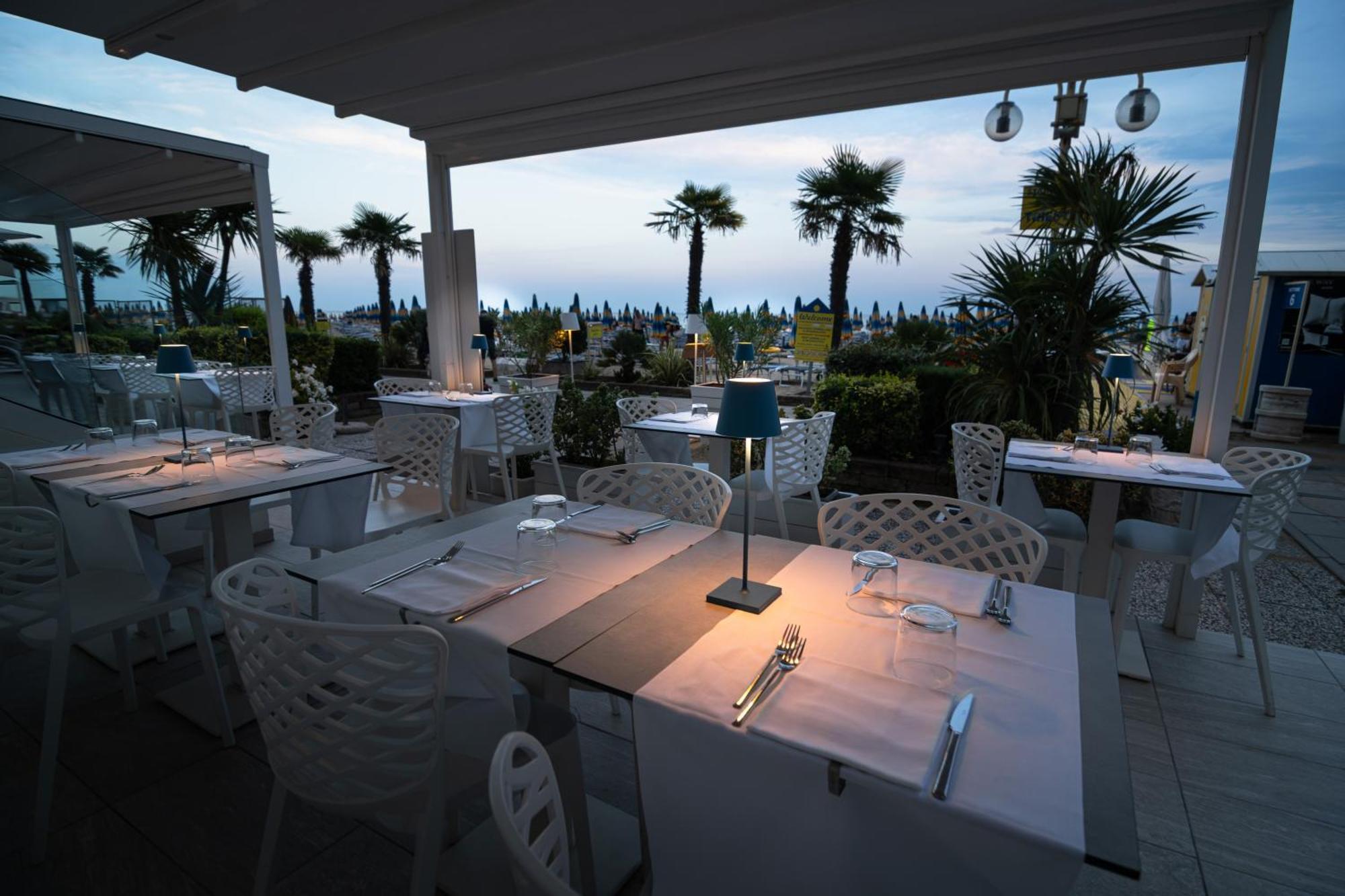 Hotel Boston 3 Stelle Superior Frontemare Lido di Jesolo Exteriör bild